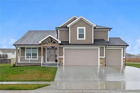 1805 Garden Ct, Basehor, KS 66007