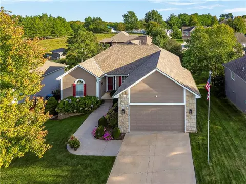 809 NW Poplar Ct, Grain Valley, MO 64029
