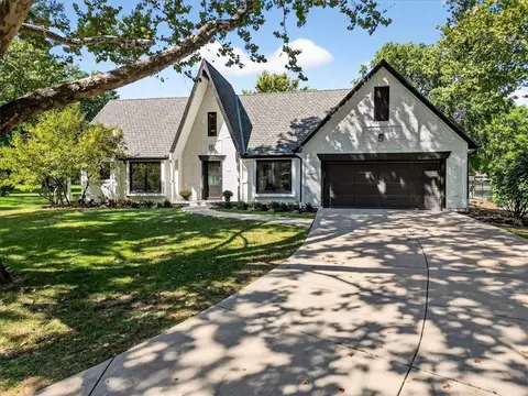 12815 Pembroke Cir, Leawood, KS 66209