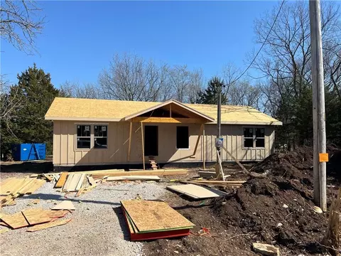 30 34 Silver Ln, Linn Valley, KS 66040