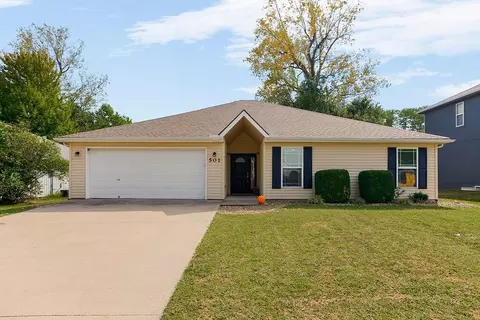 501 SW Creek Ridge Dr, Grain Valley, MO 64029