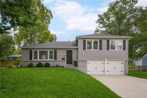 5608 W 100th St, Overland Park, KS 66207