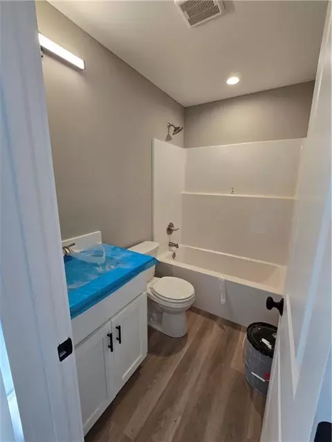 Bath - 513 W Smith St, Spring Hill, KS 66083 photo 2 of 2