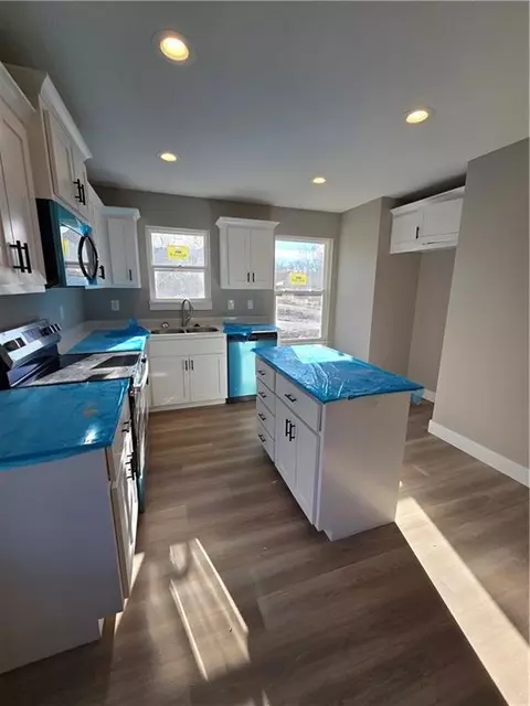 Kitchen - 513 W Smith St, Spring Hill, KS 66083 photo 2 of 3