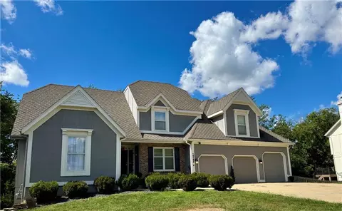 15164 Sherwood St, Leawood, KS 66224