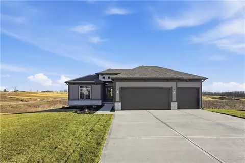 9419 N Belleview Ave, Kansas City, MO 64155