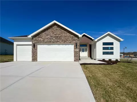 2601 NE Wheatley Dr, Blue Springs, MO 64029