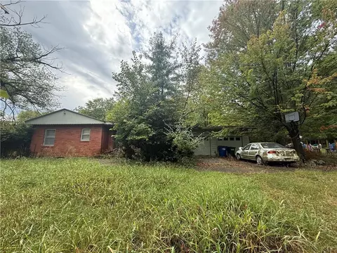 1515 Pinewood Dr, Lawrence, KS 66044