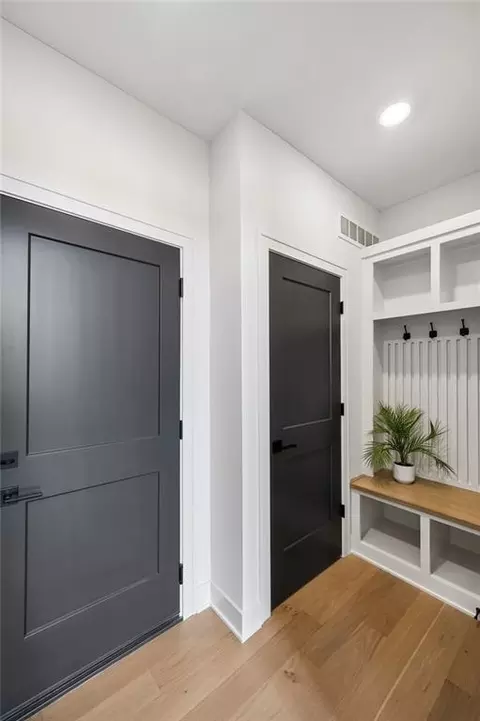 Entry Way - 5154 NW 47th Ter, Riverside, MO 64150 photo 3 of 6