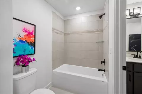 Bath - 5154 NW 47th Ter, Riverside, MO 64150 photo 3 of 4
