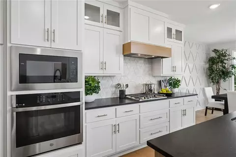 Kitchen - 5154 NW 47th Ter, Riverside, MO 64150 photo 2 of 3