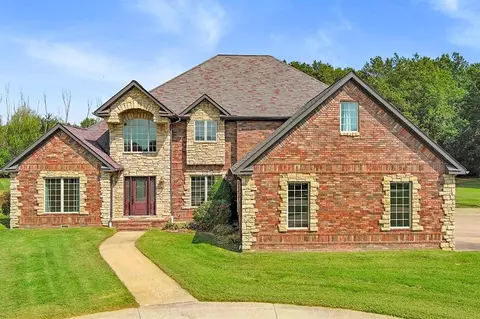110 Crestwood Ests, Pittsburg, KS 66762