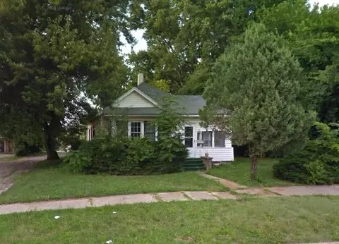209 W 2nd St, Maryville, MO 64468