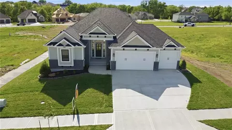 8734 N Farley Ave, Kansas City, MO 64157