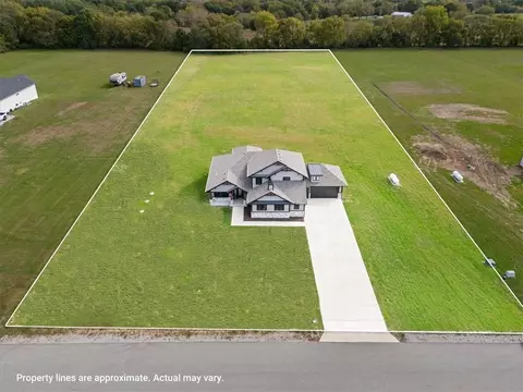 13507 Woodland Ranch Dr, Lees Summit, MO 64086