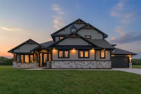 13507 Woodland Ranch Dr, Lees Summit, MO 64086