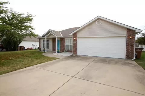 808 Clancy Ct, Raymore, MO 64083
