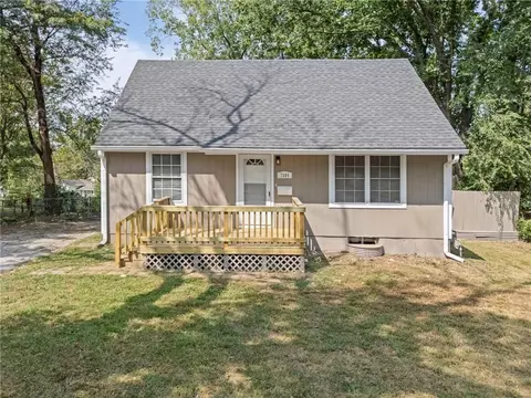 7504 E 49th St, Kansas City, MO 64129