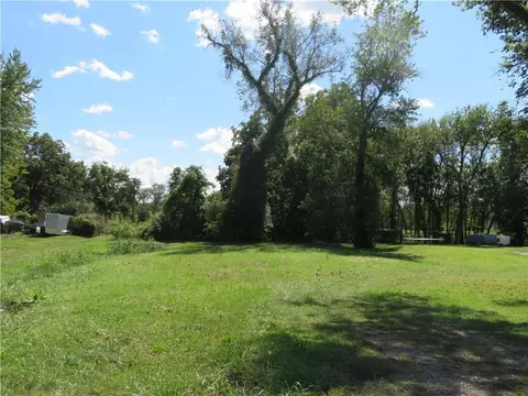 149 E Pacific Ave, Osawatomie, KS 66064