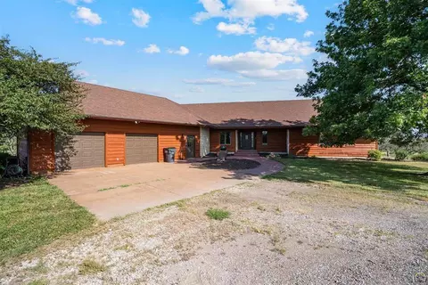 9736 W Lake Rd, Ozawkie, KS 66070
