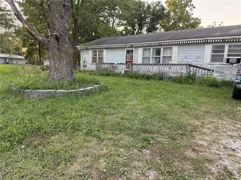 4001 E State Route 10 Hwy, Excelsior Springs, MO 64024