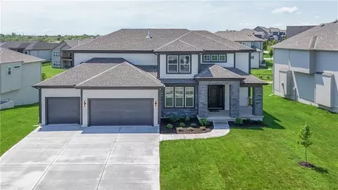 19320 W 114th Ter, Olathe, KS 66061