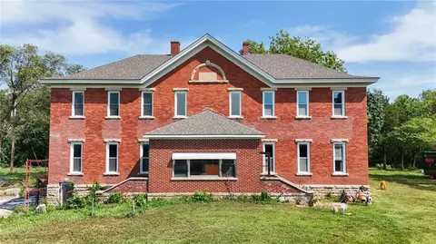 16010 Fairview Rd, Oskaloosa, KS 66066