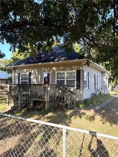 210 N 4th St, Arma, KS 66712