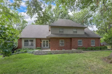 12716 Oakmont Dr, Kansas City, MO 64145