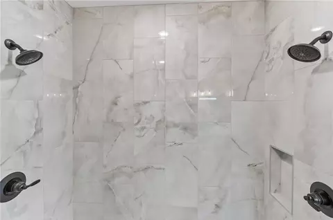 Bath - 4867 NW Vicolo Dellamore Way, Riverside, MO 64150 photo 6 of 9