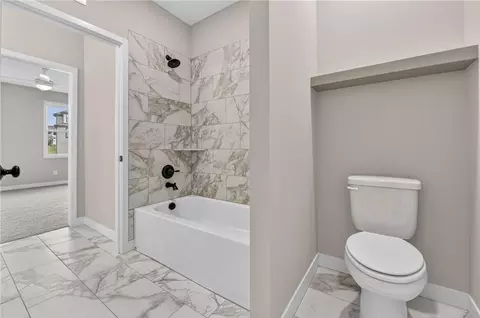 Bath - 4867 NW Vicolo Dellamore Way, Riverside, MO 64150 photo 7 of 9