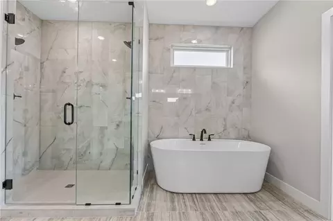 Bath - 4867 NW Vicolo Dellamore Way, Riverside, MO 64150 photo 5 of 9