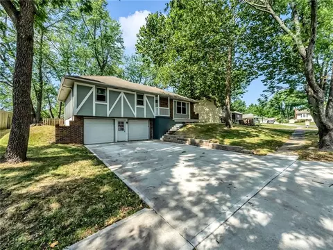 Exterior - 1300 NE Browning Ln, Lees Summit, MO 64086 photo 2 of 7