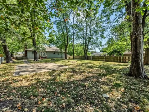Exterior - 1300 NE Browning Ln, Lees Summit, MO 64086 photo 5 of 7