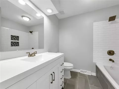 Bath - 1300 NE Browning Ln, Lees Summit, MO 64086 photo 2 of 3