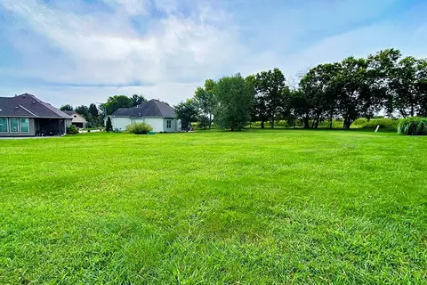 303 Crestview Ct, Raymore, MO 64083