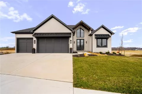 11289 S Sunray Dr, Olathe, KS 66061