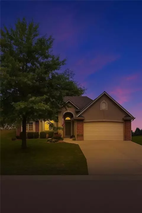 816 NW Cedar Ln, Grain Valley, MO 64029