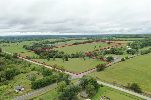 32035 W 327 St, Paola, KS 66071
