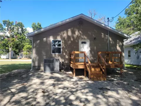 208 E Washington St, Arma, KS 66712 photo 2
