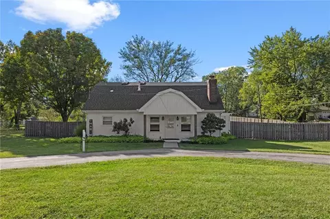 985 Harr-grove Rd, Peculiar, MO 64078