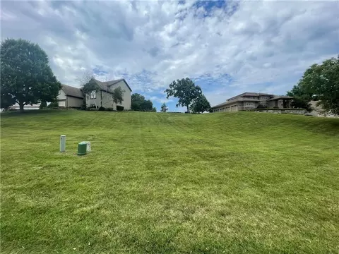6532 Claret St, Parkville, MO 64152