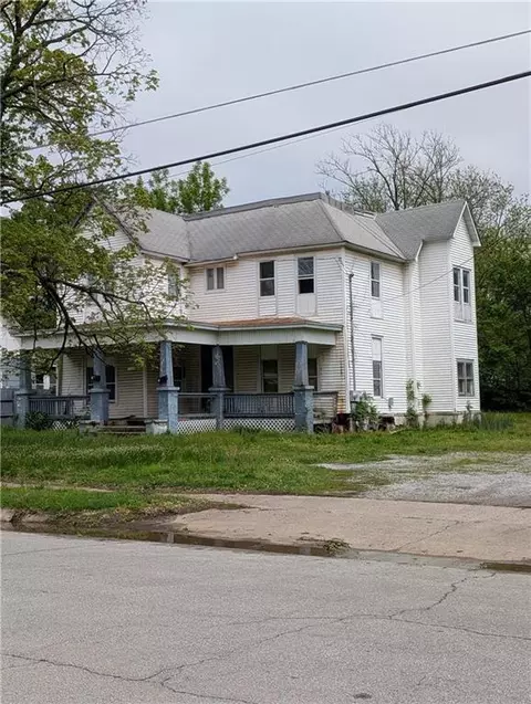 528 N Washington St, Nevada, MO 64772