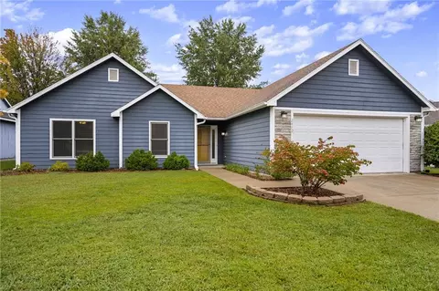 2412 Stowe Dr, Lawrence, KS 66049