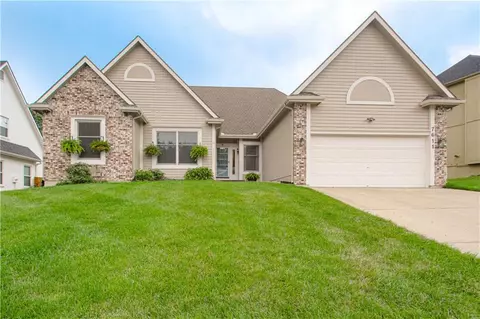7611 NW 74th St, Kansas City, MO 64152