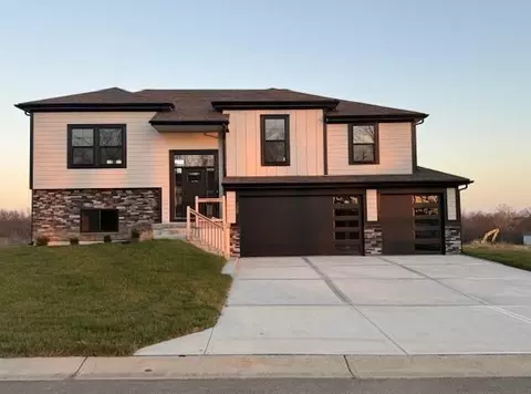 1329 N Holland Rd, Independence, MO 64056