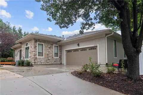 6109 W 102nd Ct, Overland Park, KS 66207