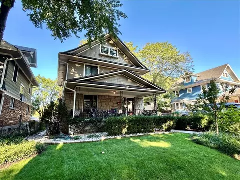 2924 Charlotte St, Kansas City, MO 64109