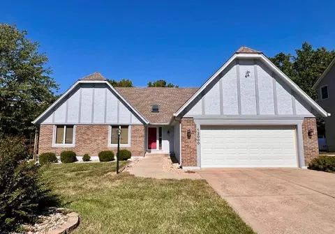 12000 E 78th Ter, Raytown, MO 64138