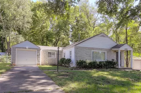 6923 Beverly St, Overland Park, KS 66204